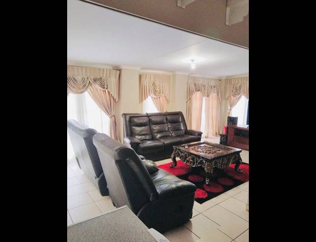 3 BEDROOM HOUSE FOR SALE IN CRYSTAL PARK